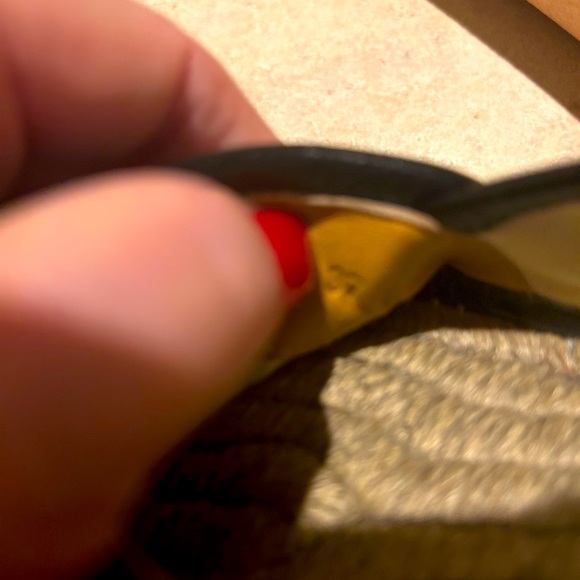 Gucci, very comfortable can be worn on any occasion - Picture 4 of 4